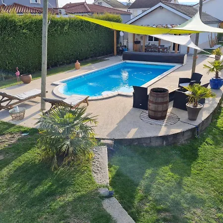 Le13depic, Gite, Spa, Sauna, Piscine, Massage, Repas, Adult Only Pensión Saint-Romain-le-Puy